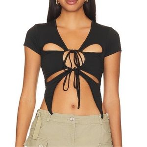 Neada Keyhole Top in Black size small
superdown